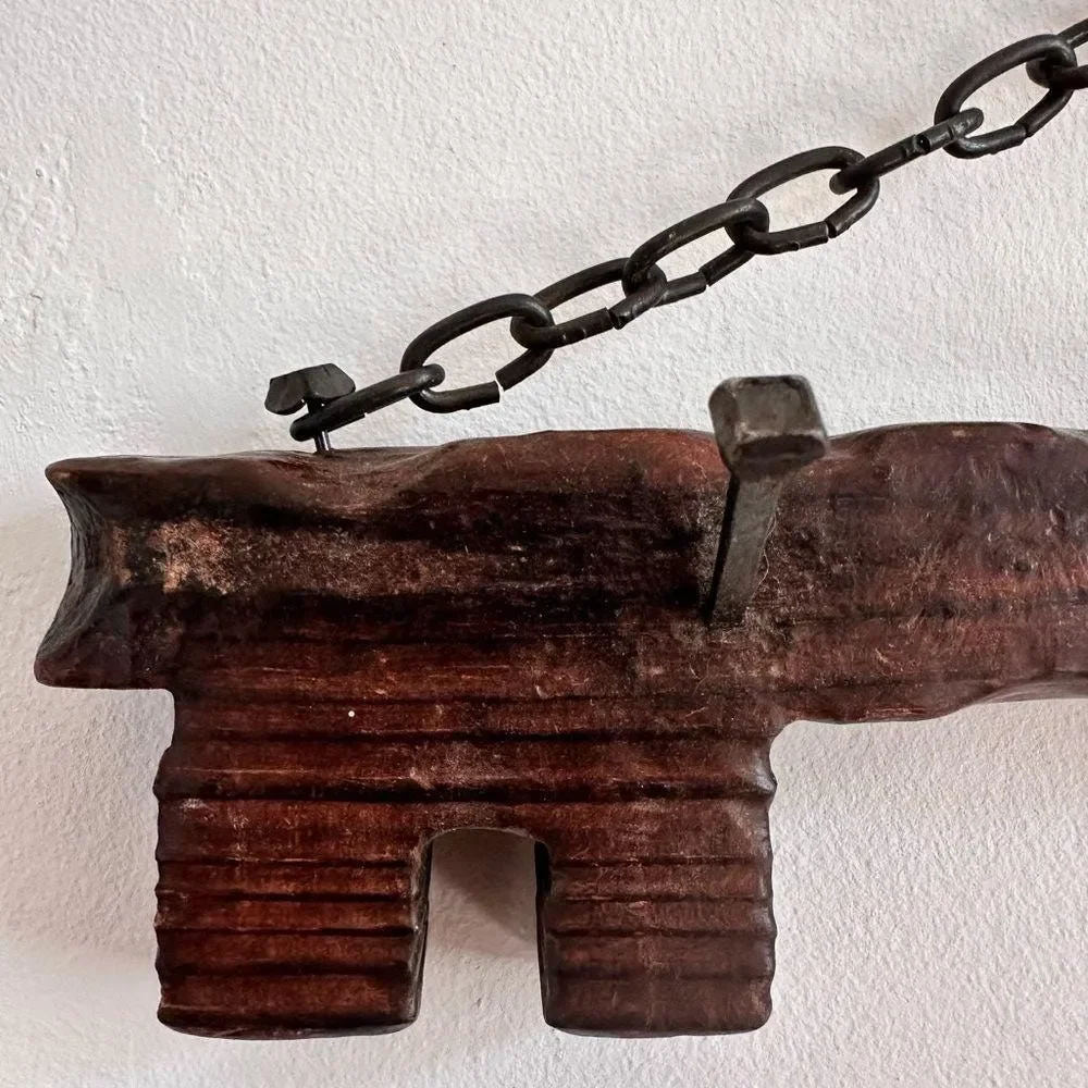 Vintage Oversized Wooden Key Wall Hanger, Rustic Skeleton Key Rack with Chain